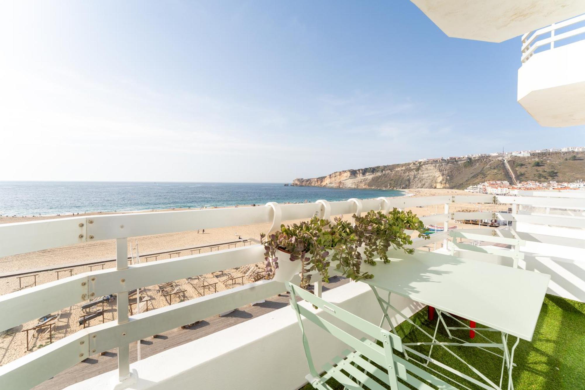 T2 Dina'S Place Nazare Exterior photo