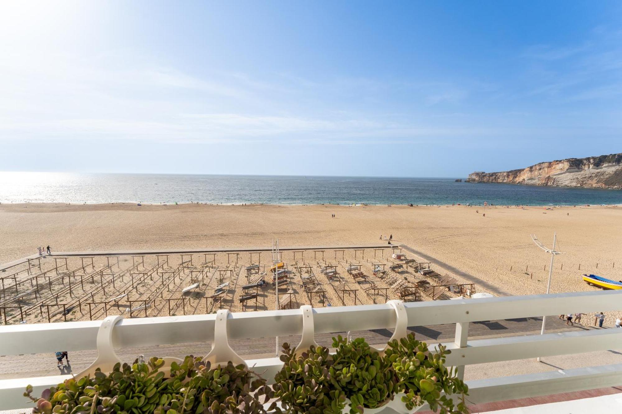 T2 Dina'S Place Nazare Exterior photo