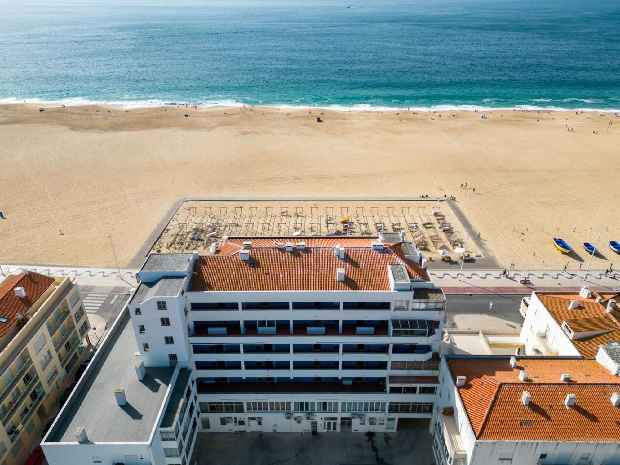 T2 Dina'S Place Nazare Exterior photo