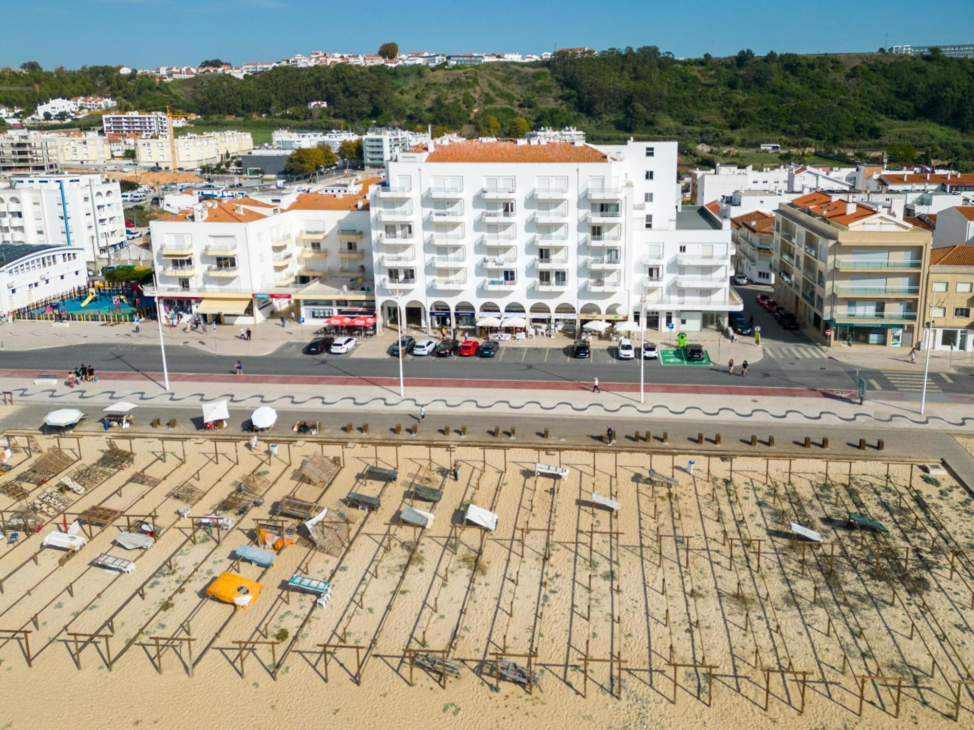 T2 Dina'S Place Nazare Exterior photo