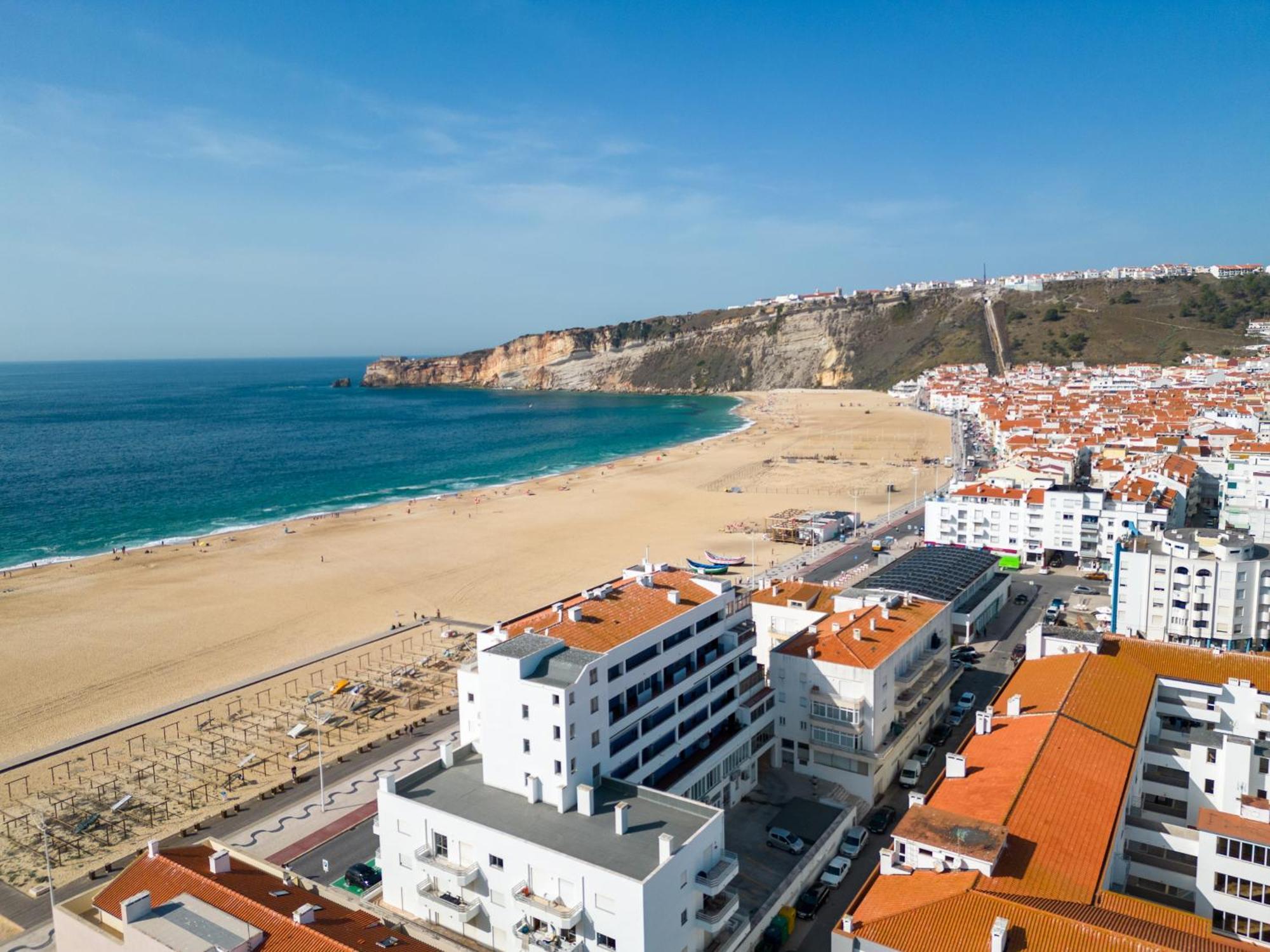 T2 Dina'S Place Nazare Exterior photo