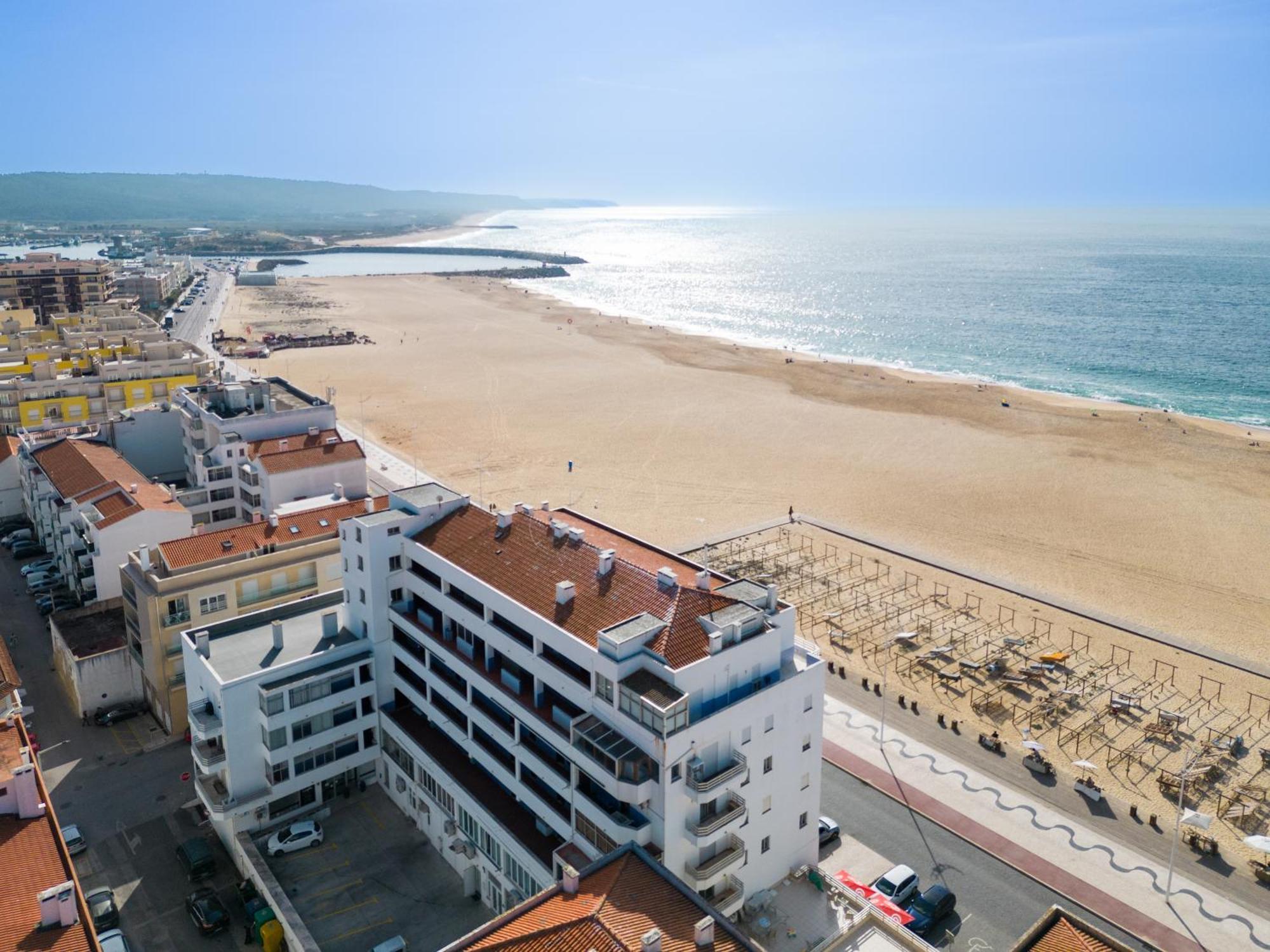 T2 Dina'S Place Nazare Exterior photo
