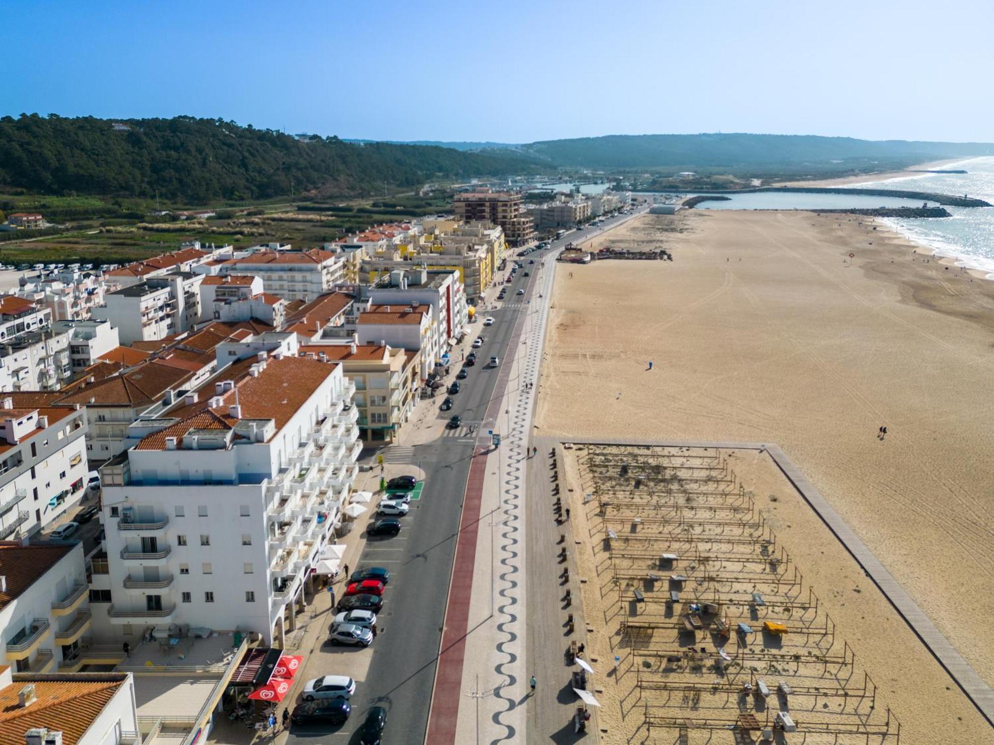 T2 Dina'S Place Nazare Exterior photo
