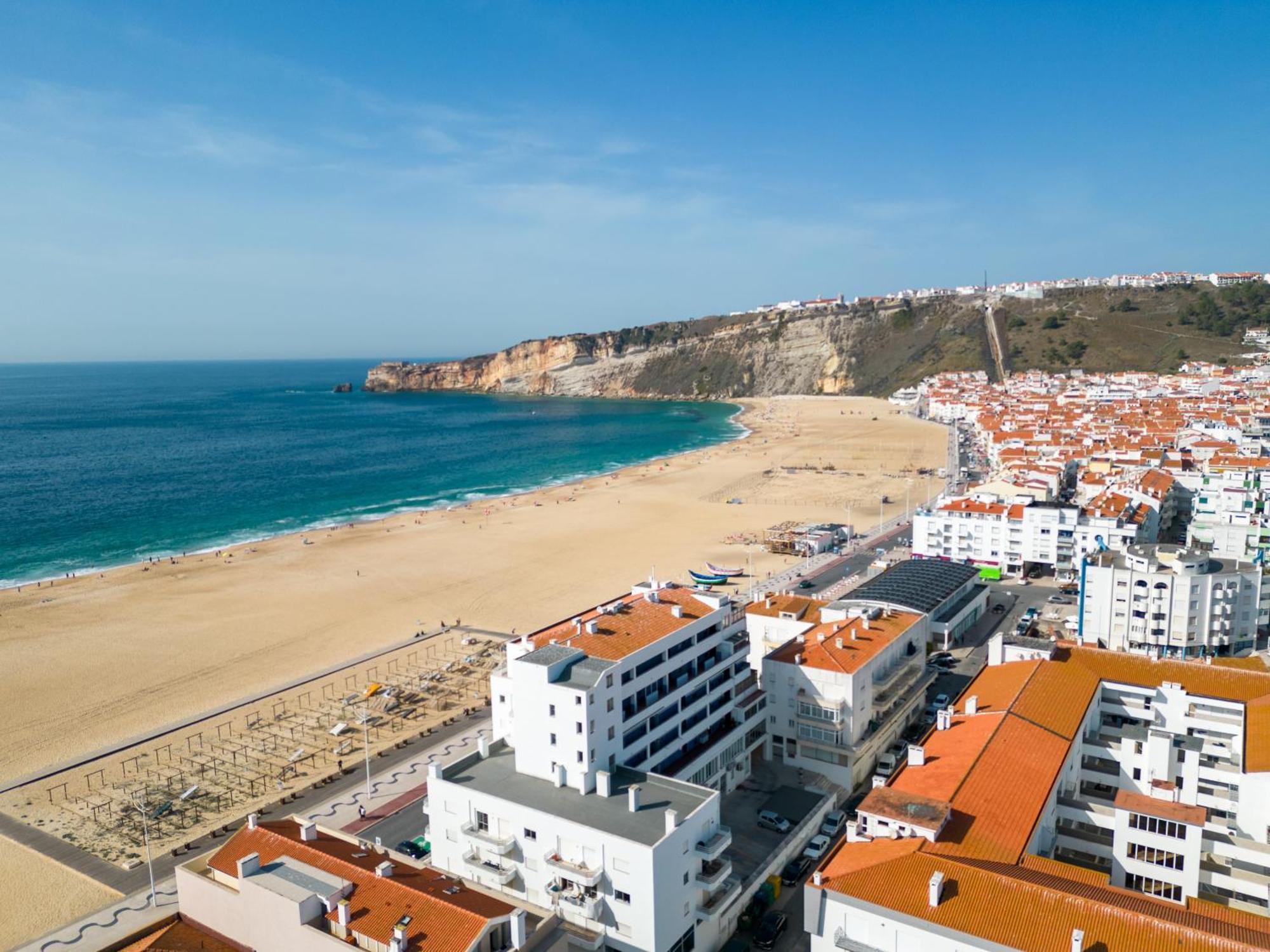 T2 Dina'S Place Nazare Exterior photo