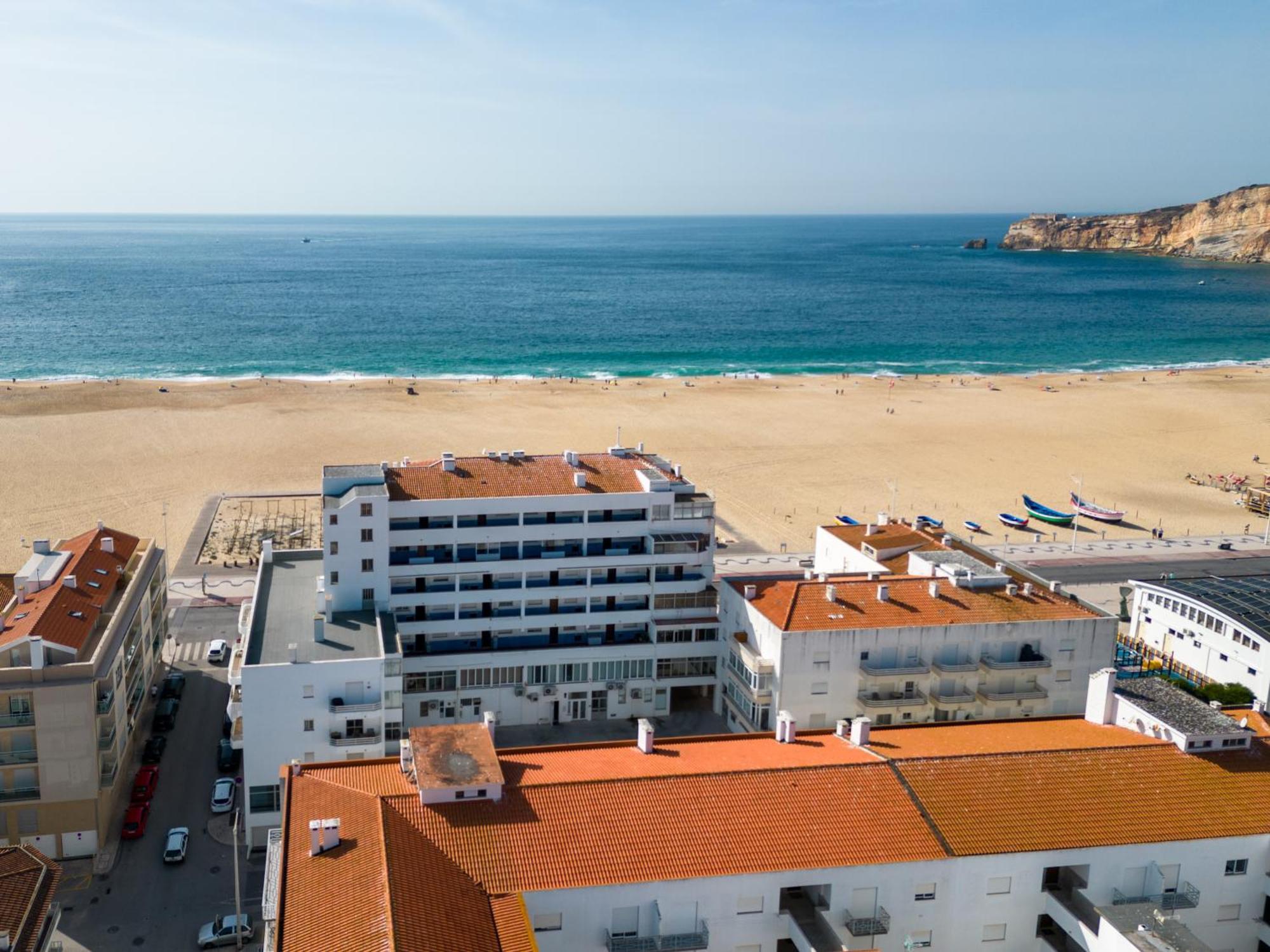 T2 Dina'S Place Nazare Exterior photo
